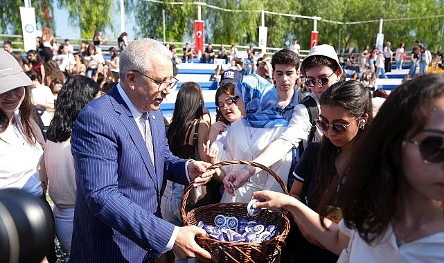 Ege Üniversitesi yeni öğrencilerine şenlikle “Merhaba