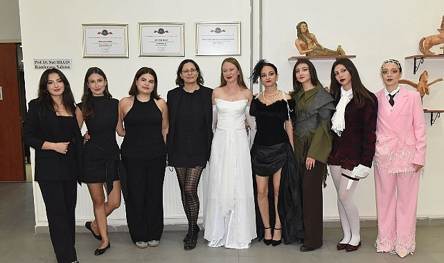 Ege'de edebiyat ve moda aynı sahneyi paylaştı