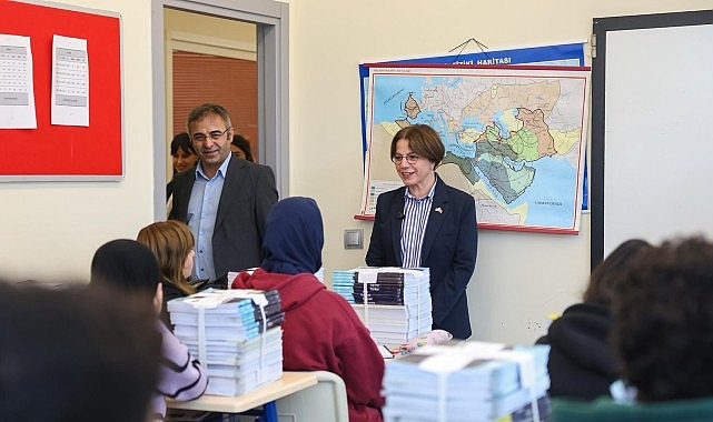 Maltepe Belediyesi'nden Sınava Hazırlanan Öğrencilere Kitap Desteği