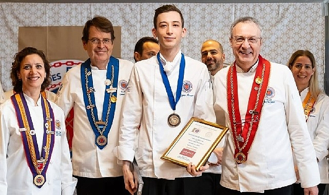 Mövenpick Hotel Istanbul Marmara Sea'nin Genç Şefi Engin Özcan, Jeunes Chefs Rôtisseurs Yarışmasında Gümüş Madalya Kazandı