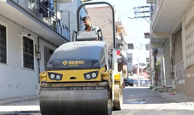 Başkan Önal, Bayraklı’daki Asfalt Çalışmalarını Yerinde İnceledi