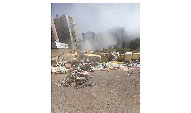 Örnekköy'de kablo ve hurda yangınına hızlı müdahale