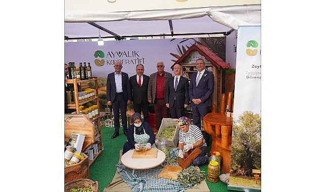 Ayvalık'ta Zeytin ve Zeytinyağı Büyük Festival Pazarı Açıldı.
