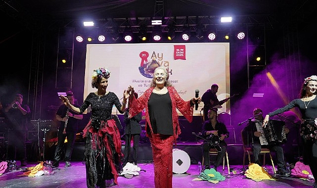 Suzan Kardeş'ten Ayvalık'ta Balkan Rüzgarı!