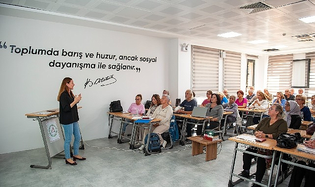 Karşıyaka 3. Yaş Üniversitesi’nde Yeni Eğitim Dönemi Başladı