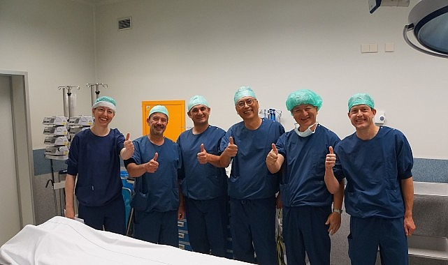 Türk Cerrahlar, Hollanda’da İlk Canlı Vericili Karaciğer Naklini Başarıyla Gerçekleştirdi