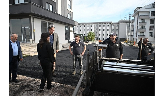 Başkan Kocaman, Kartepe’deki Asfalt ve Parke Çalışmalarını İnceledi