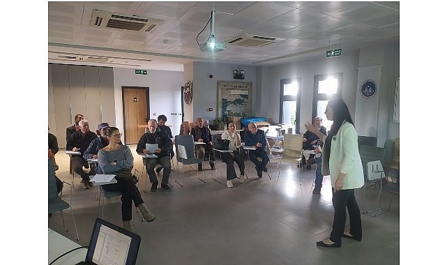 İzmir Büyükşehir Belediyesi, Efes Selçuklu Üreticilere Toprak Analizi Desteği Sağladı