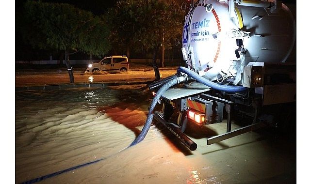 Çeşme Belediyesi Olağanüstü Yağışa Hızlı ve Kapsamlı Müdahale Gerçekleştirdi