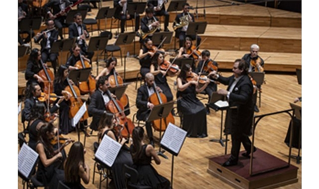 İzmir Oda Orkestrası, 2025-2026 Sezonunda Etkileyici Konserlerle Sahne Alıyor