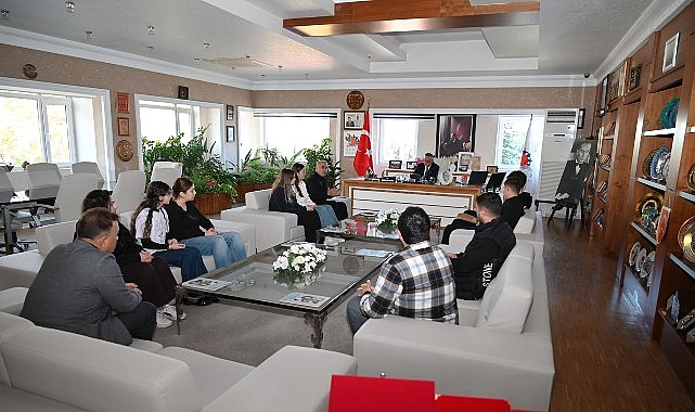 Öğrencilerden Başkan Topaloğlu'na teşekkür ziyareti