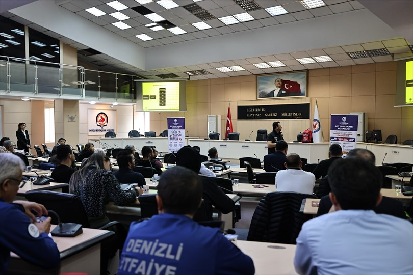 Denizli Büyükşehir Yöneticilerine Afet Farkındalık Eğitimi Verildi