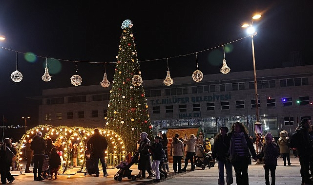 Kalamış BuzzFest'te Artistik Buz Pateni ve Buz Hokeyi Gösterisi