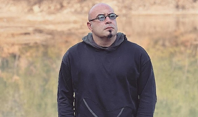 Barış Çapkın Şarkılarını 'Fezaya Bak' Albümünde Topladı