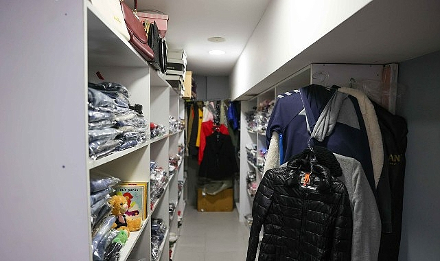 Buca'da Giysi Kumbaralarıyla Dayanışma Güçleniyor