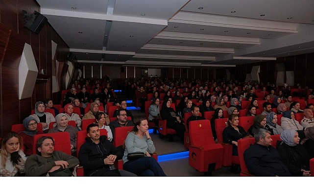 İnegöl Belediyesi Şehir Tiyatrosu’nun “Kadın Sığınağı” Oyunu İlk Gösteriminde Büyük Beğeni Topladı