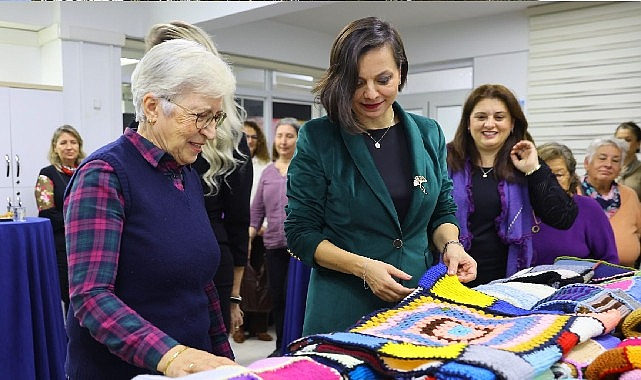 Karabağlar'da Kadınların Dayanışmasıyla Örülen Battaniyeler Umuda Dönüştü