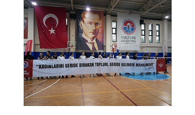 Maltepe'de Kadınlar Şiddete Karşı Voleybol Turnuvasında Buluştu
