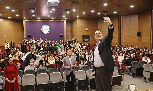 Manisa Büyükşehir Belediyesi Üniversite Eğitim Desteklerini Hesaplara Yatırıyor