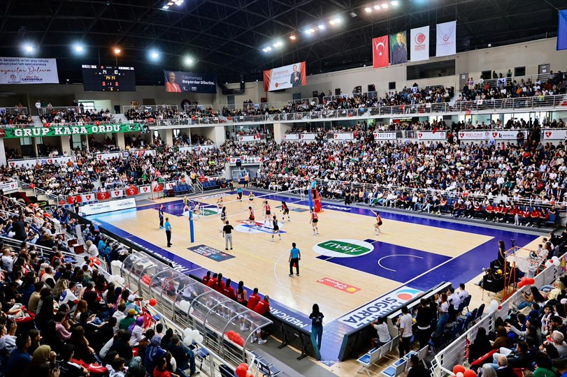 Denizli ve Manisa Kadın Voleybol Takımları Liderlik İçin Karşılaşacak