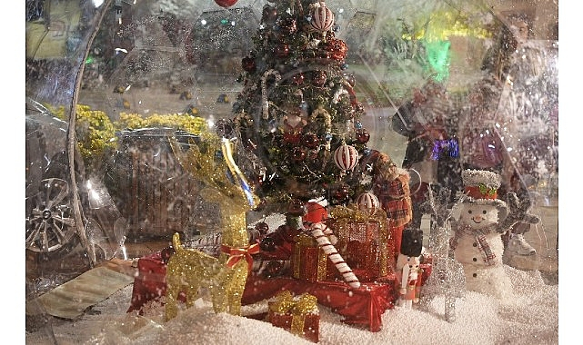 Çeşme'de Yılbaşı Coşkusu Meydanlarda Kutlanacak