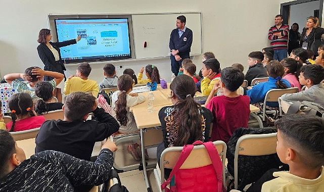 İzmir Metrosu Öğrencilere Metro ve Tramvay Güvenliği Eğitimi Verdi