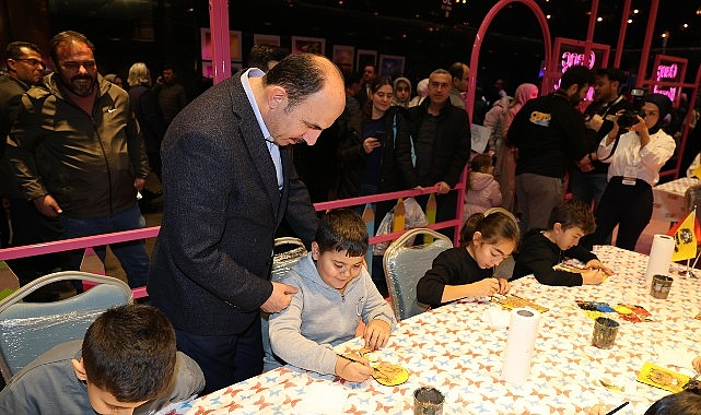 Başkan Altay 17. Altın Dokunuşlar Festivali'nde Ziyaretçilerle ve Çocuklarla Buluştu