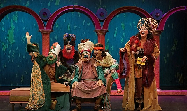 Engin Alkan'ın Yorumu ile Osmanlı Bürokrasisine Müzikal Eleştiri: “Haramiler” Sahneye Çıkıyor