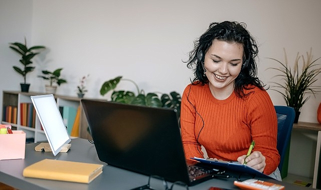Dil Öğreniminde Yapay Zekâ: Türk Öğretmenler İçin Temel Sorular ve Rehber İlkeler