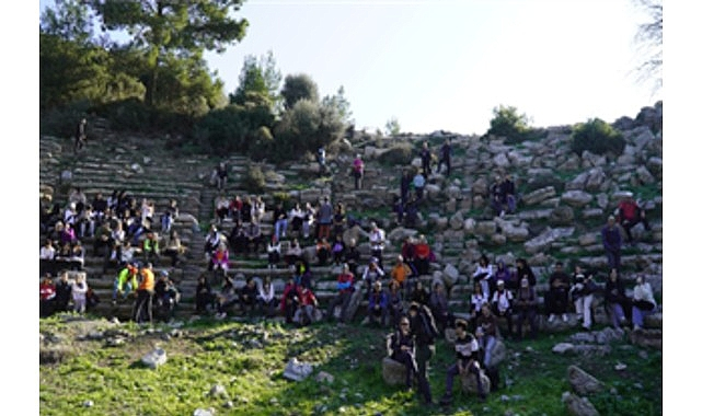 İzmir Büyükşehir’den Üniversitelilere Tarih ve Doğa Yürüyüşü
