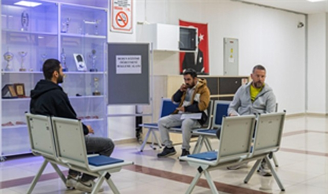 İzmir'de Okullara Spor Malzemesi Desteği Artarak Sürüyor