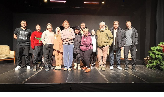 Kocaeli Şehir Tiyatroları’nın “Üç Jokerli Konken” Oyunu Almanya’da Büyük Beğeni Topladı