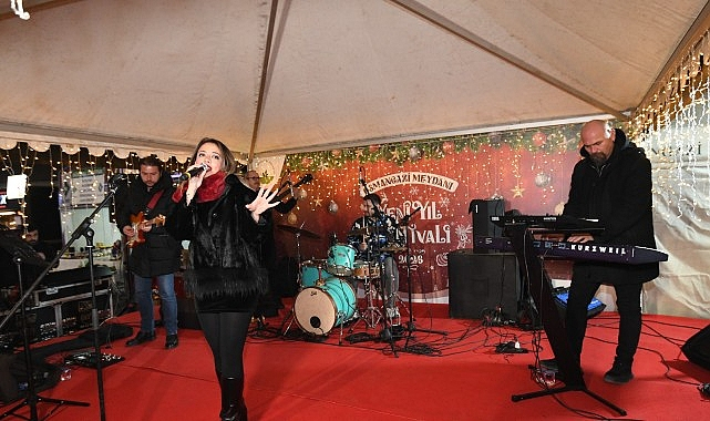 Yeni Yıl Festivali'nde Şarkılar Bursalıların Kalplerini Isıttı