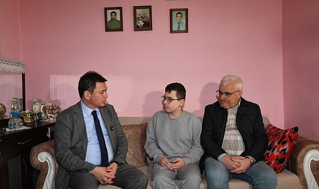 Başkan Erkan Aydın, Otizmli Yunus Emre’nin Doğum Gününü Kutladı