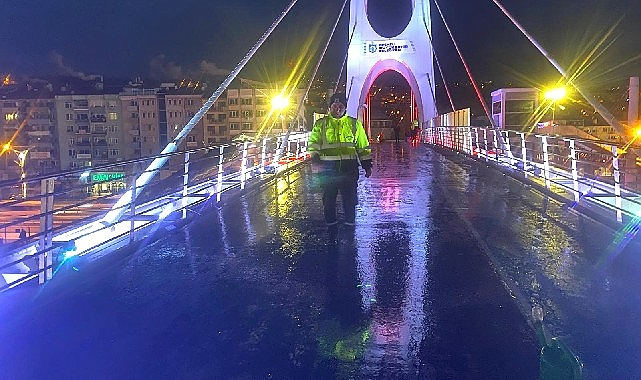 Kocaeli Büyükşehir’den Üst Geçitlerde Buzlanmaya Karşı Etkili Müdahale