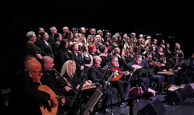 Kocaeli Büyükşehir Türk Sanat Müziği Korosu 2025’i En Güzel Şarkılarla Uğurladı