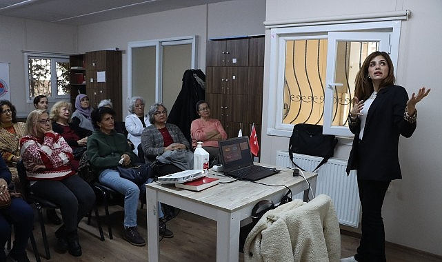 Altın Yıllar Yaşam Merkezi'nde 'Birlikte Güzel Yaş Almak' Semineri Düzenlendi