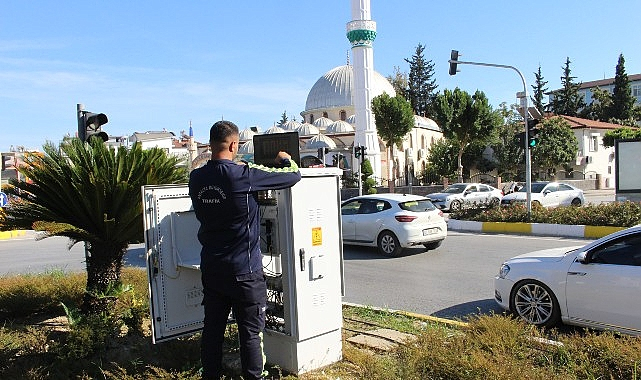 Antalya Büyükşehir Belediyesi Manavgat'ta Sinyalizasyon Altyapısını Yeniliyor