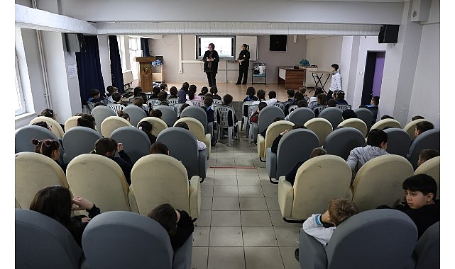 Kartepe'de Öğrencilere Geri Dönüşüm ve Sıfır Atık Eğitimi Veriliyor