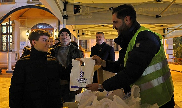 Kocaeli'de Regaib Kandili'nde Manevi Atmosfer Kandil Simidiyle Paylaşıldı