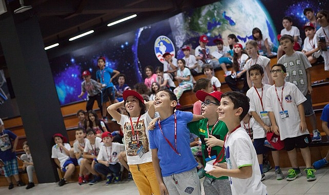 Çocuklar Yarıyıl Tatilinde İzmir’de Uzayın Sırlarını Keşfedecek