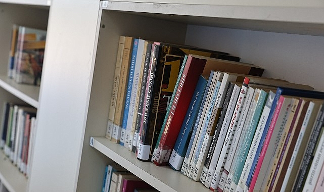 Antalya Büyükşehir Doğan Hızlan Kütüphanesi Ödünç Kitap Hizmetiyle Okuma Alışkanlığını Artırıyor