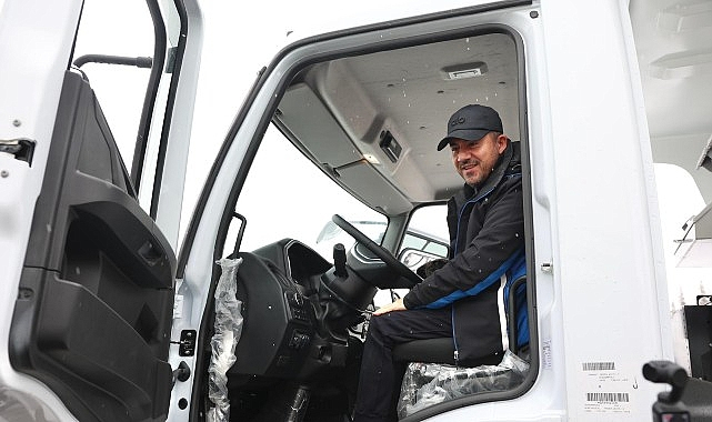 Başkan Arı, Kar Küreme Aracını Kullanarak Karla Mücadele Çalışmalarına Katıldı