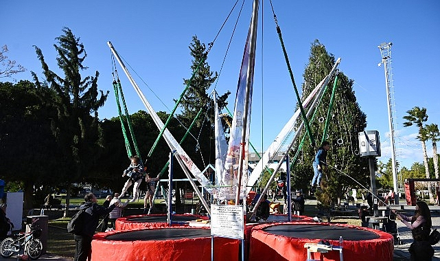 Kemer’de Yılbaşı Etkinlikleri Coşkuyla Kutlandı