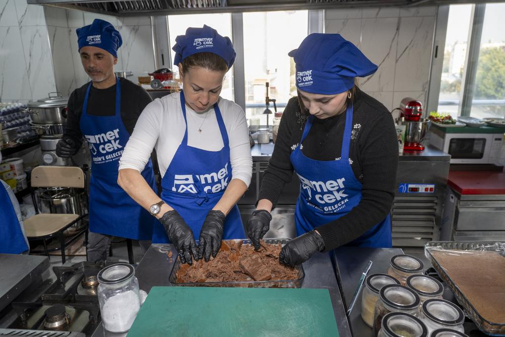 Mersin Büyükşehir MERCEK’te Yılbaşı Temalı Atölyeler Düzenlendi