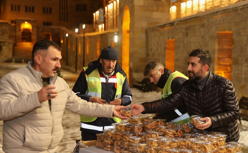 Nevşehir Belediyesi Miraç Kandili’nde Vatandaşlara İkramda Bulundu