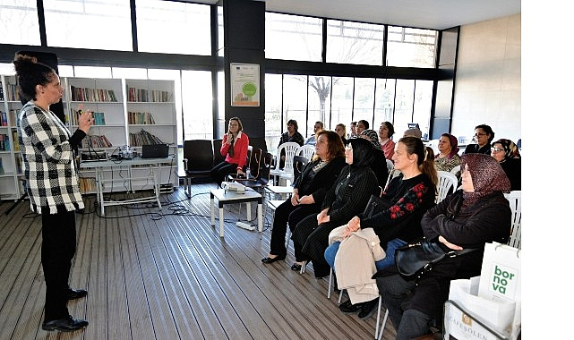 Bornova'da kadınlar hem üretiyor hem bilinçleniyor