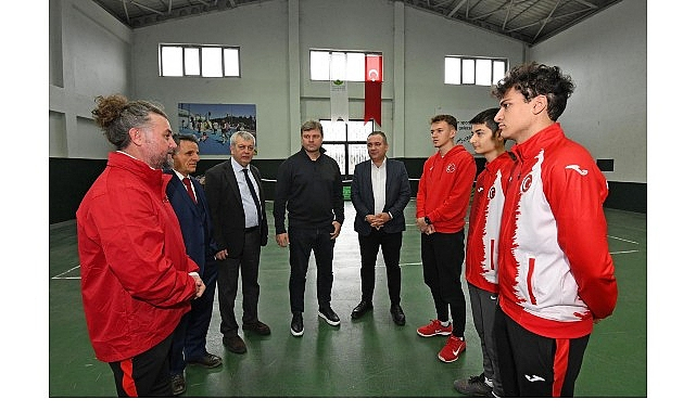 Ertuğrul Sağlam'dan Genç Sporculara İlham Veren Ziyaret