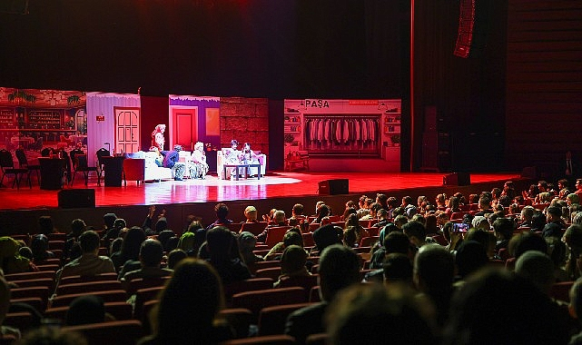 Paldır Güldür Şov 8 seyirciyle buluştu