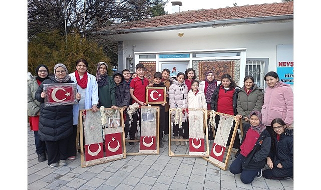 Genç Ellerden Ay Yıldızlı Bayrağa ″Türk Düğümü″ Dokunuşu